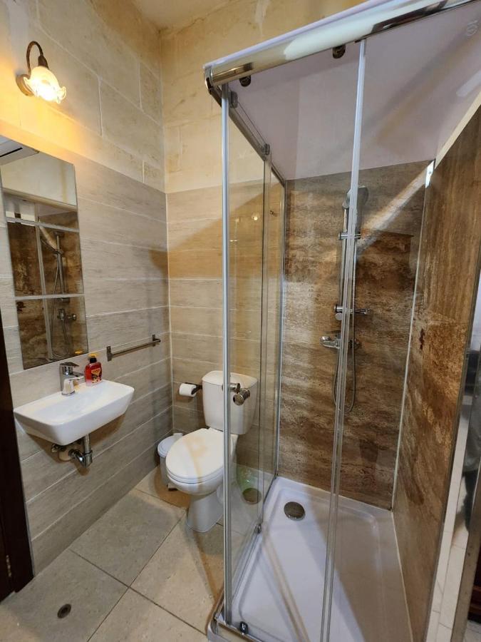 Gozo Relax Haven: Ensuite Room with Shared Pool B&B Ghajn il-Kbira  Exterior photo